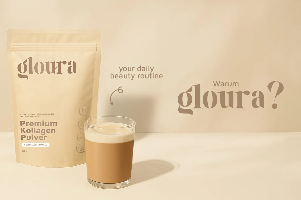 Beutel Gloura Premium Kollagen Pulver neben einem Glas Milchkaffee